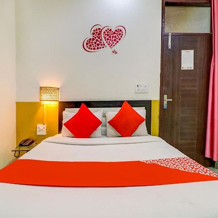 Отель Oyo 74060 Taj Residency Нью-Дели Экстерьер фото