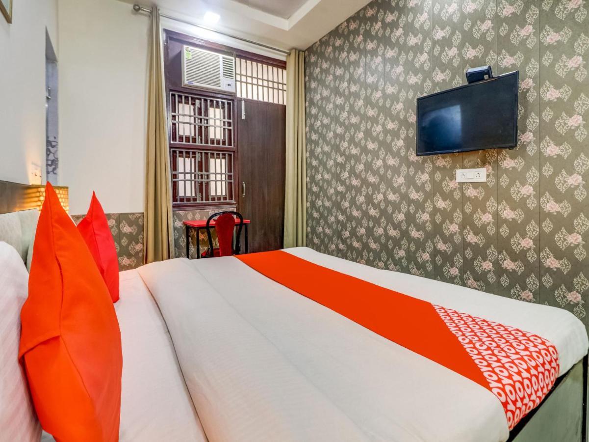 Отель Oyo 74060 Taj Residency Нью-Дели Экстерьер фото