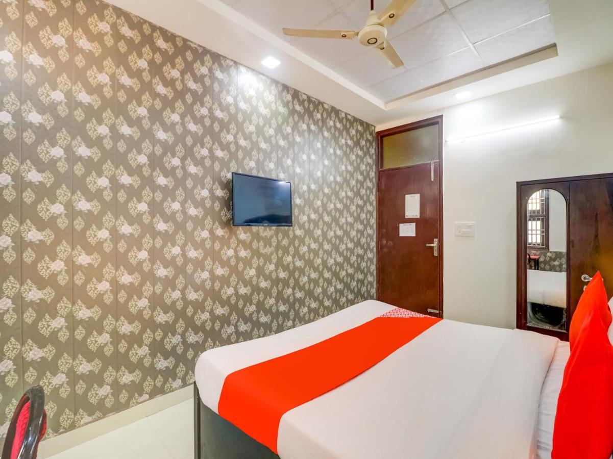 Отель Oyo 74060 Taj Residency Нью-Дели Экстерьер фото