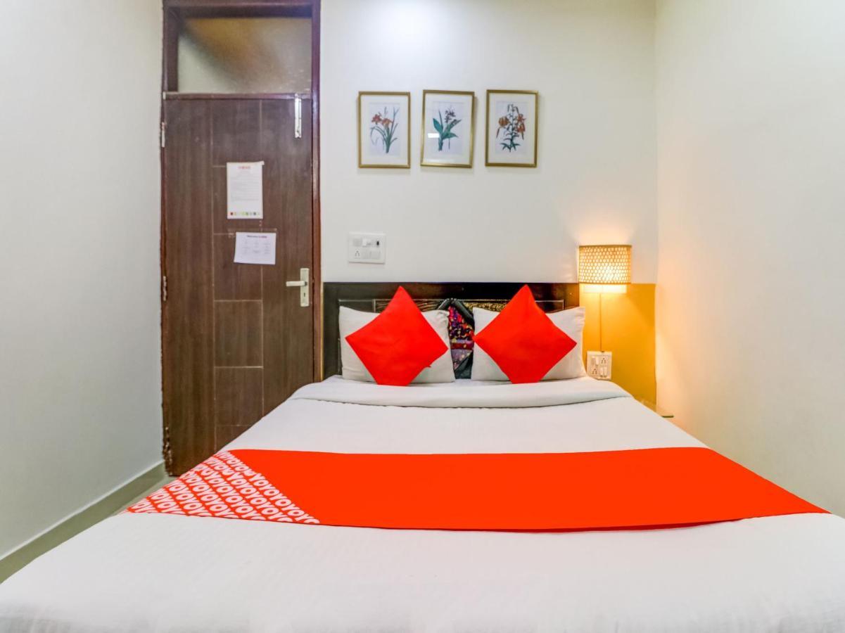 Отель Oyo 74060 Taj Residency Нью-Дели Экстерьер фото