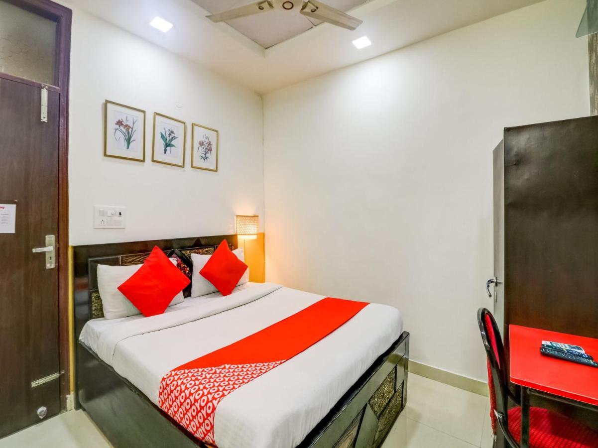 Отель Oyo 74060 Taj Residency Нью-Дели Экстерьер фото